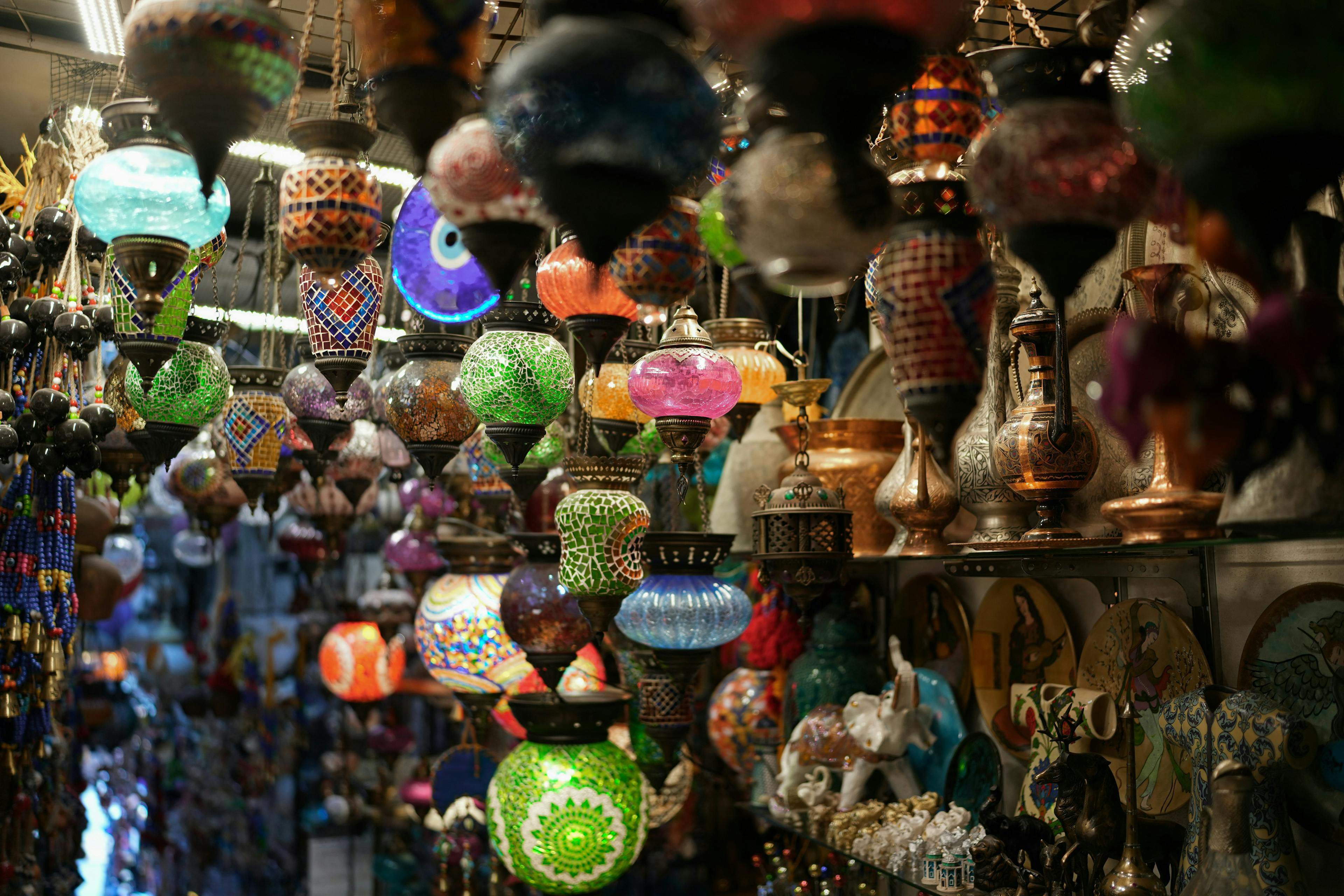 Desi Shopping Spree: Must-Buy Souvenirs and Gifts to Take Back from India